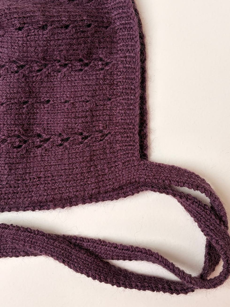 Miniature : Béguin ajouré Mérinos - Prune