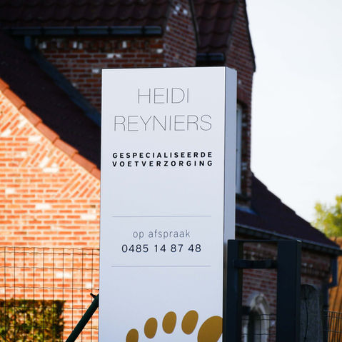 logo en huisstijl voor Heidi Reyniers