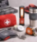 Werbemittel der Remise GmbH: Werkzeugkoffer, Taschenlampe, Erste-Hilfe-Set und Thermobecher für Auto und Werkstatt.