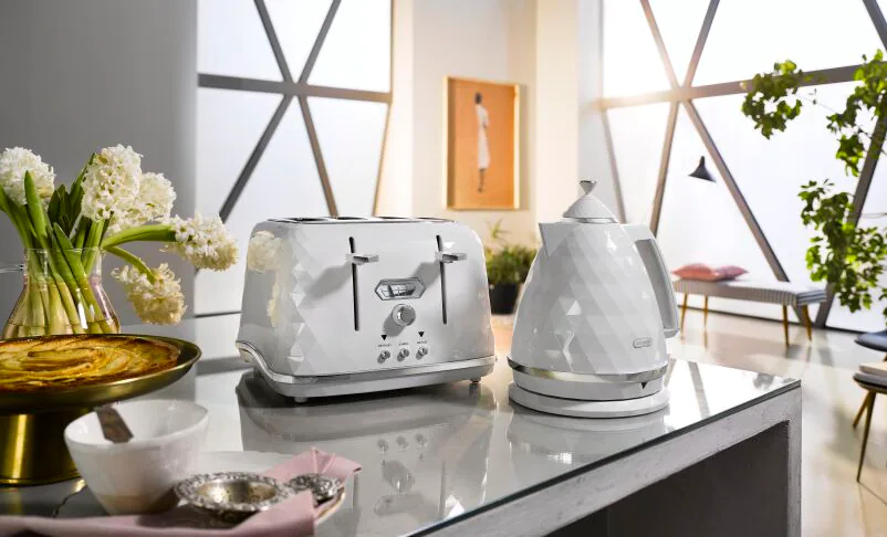 Thumbnail: Delonghi Simbolo 4 slice Black Toaster - White