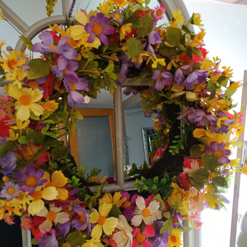 Cosmos Flower Wreath With Berris 75cm McGreals Edenderry