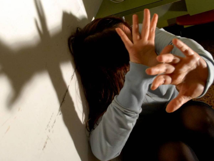 Ostia: ragazza quindicenne stuprata dai cugini del fidanzato. Lui è indagato per favoreggiamento.