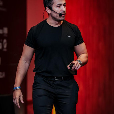 Jhonny Martins é homenageado no Top of Business 2025, em Dubai