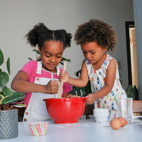 kids learning to cook