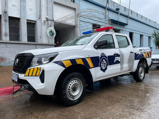 Homem é flagrado por populares dentro de carro tentando furtar, e detido pela Polícia de Rivera