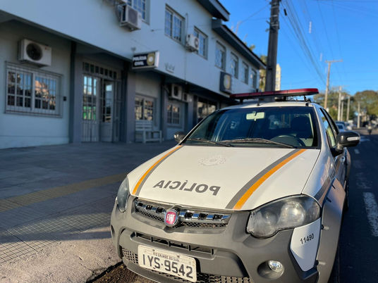 Mulher furta carro do "ficante" de Rivera, para ir pro Motel com o "ficante" de Livramento