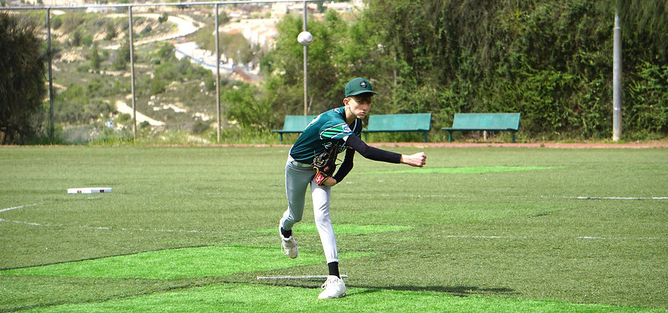 Bet Shemesh Baseball cadet pitcher in action