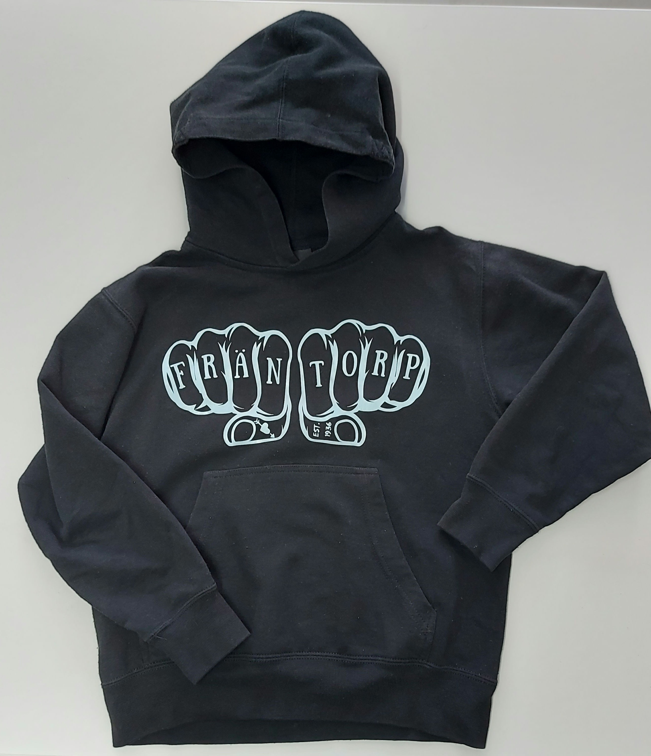 Hoodie med fräntorpsnävarna I ljusblått