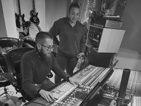 INSIDE THE HOUSEHEAD SOUND