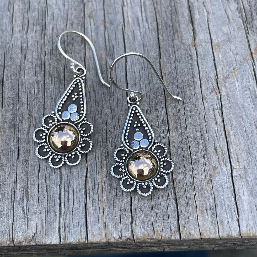 Thumbnail: Gold and silver detailed setting earrings 