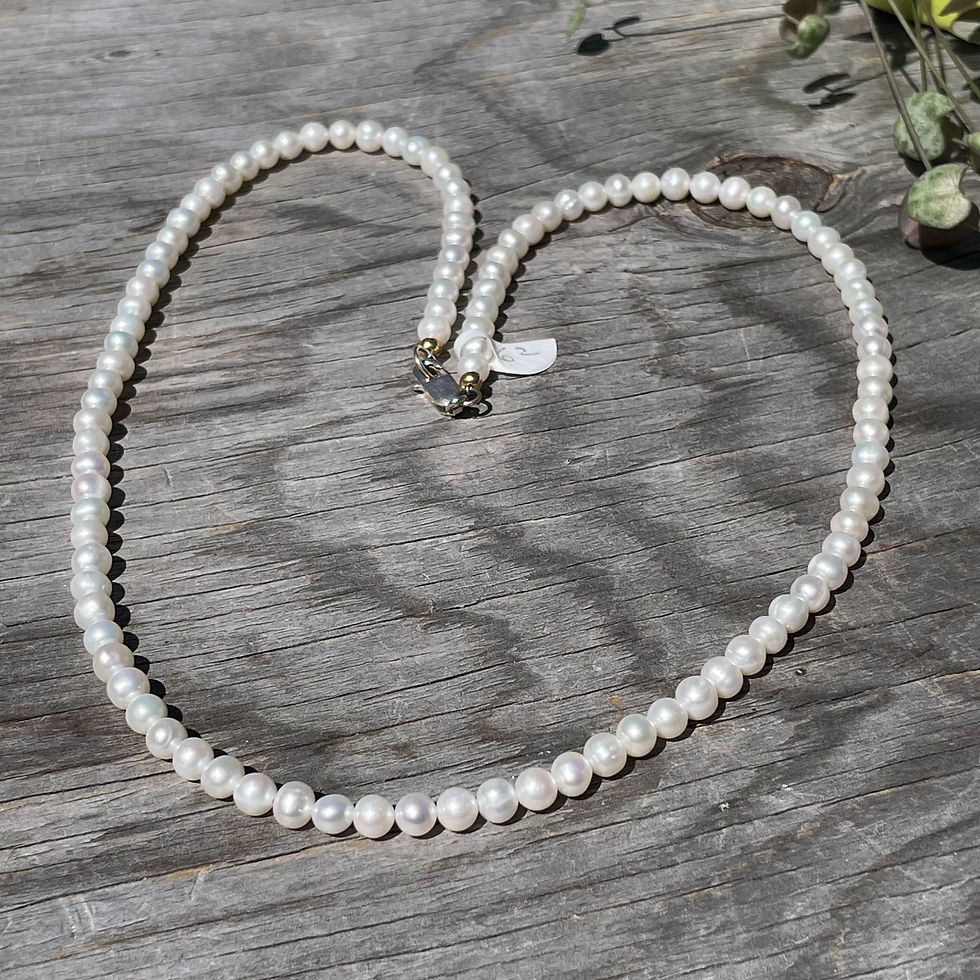 Thumbnail: Round little pearls necklace