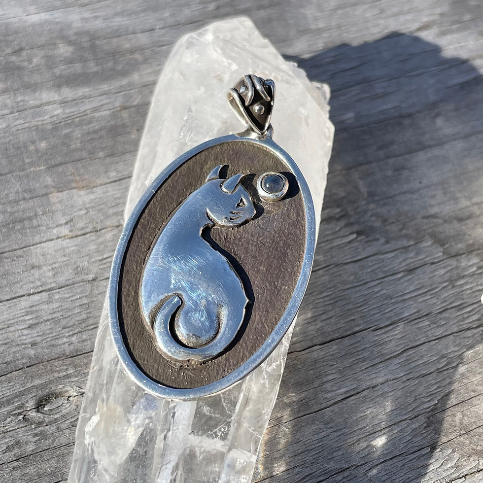 Thumbnail: Roulette 18 Cat Pendant