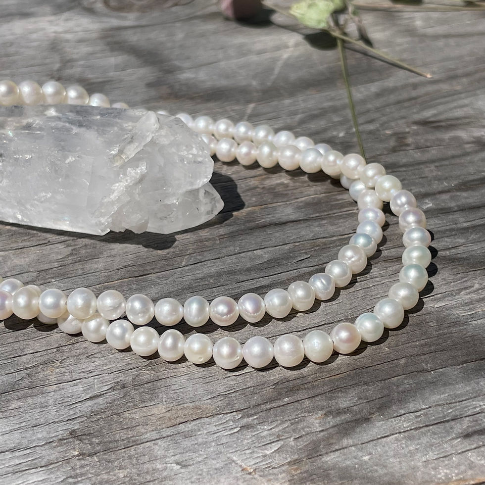Thumbnail: Round little pearls necklace