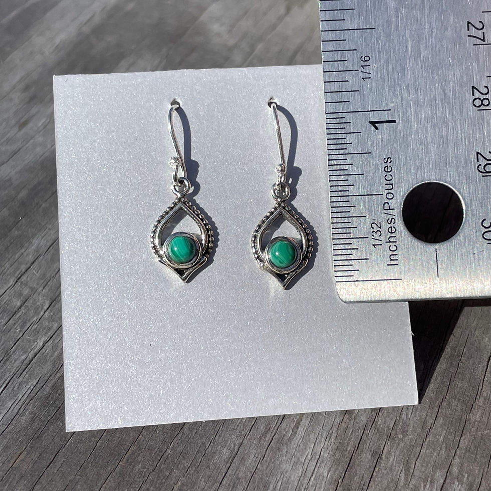Thumbnail: Malachite dots setting earrings