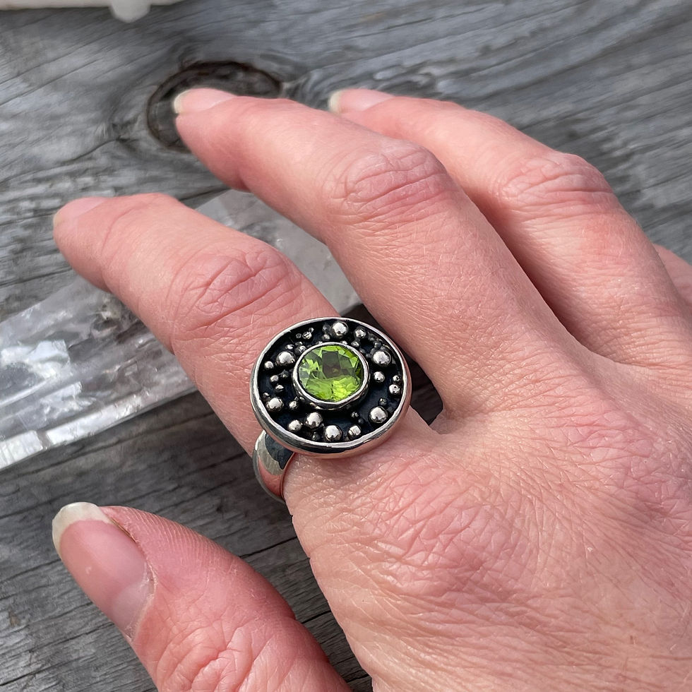 Thumbnail: Roulette 18 Peridot Granulated Ring