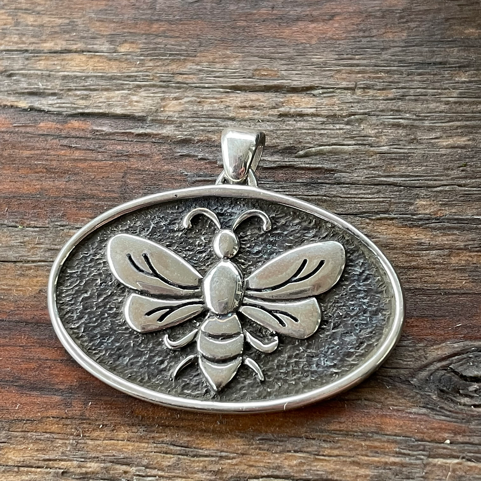 Thumbnail: Roulette 18 large oval bee pendant 