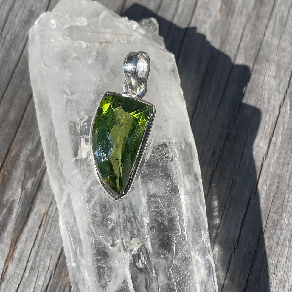 Thumbnail: Freefrom faceted peridot pendant