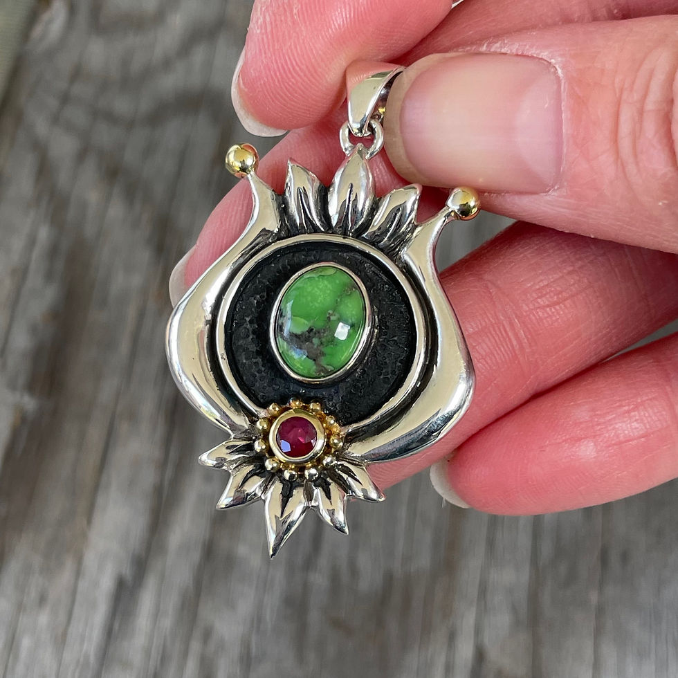 Thumbnail: Roulette 18 Light Your Heart Pendant