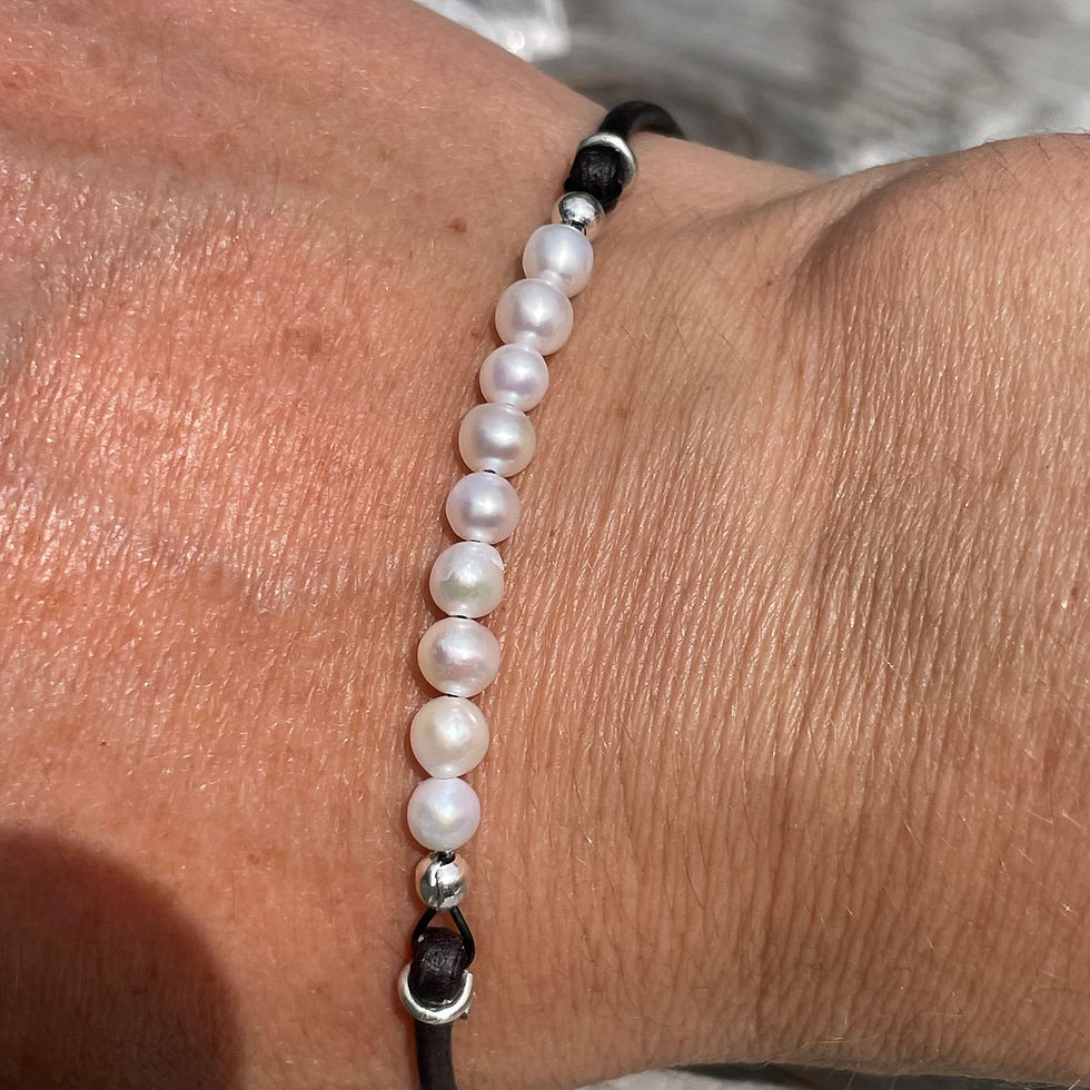Thumbnail: Pearls and black leather bracelet