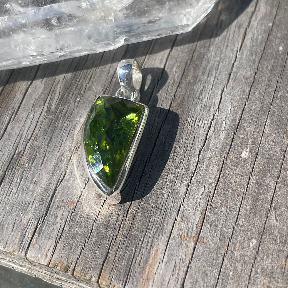Thumbnail: Freefrom faceted peridot pendant