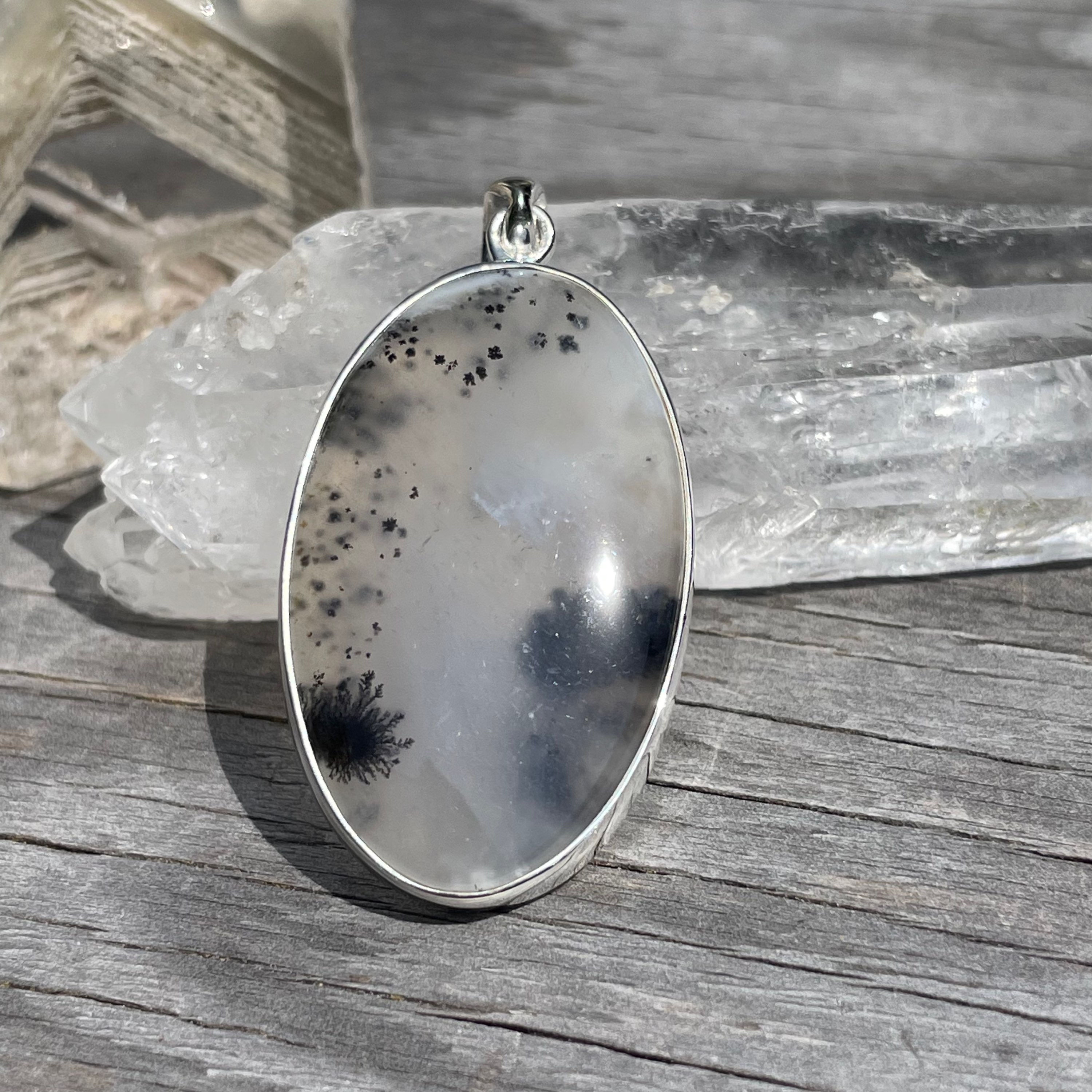 Oval agate pendant