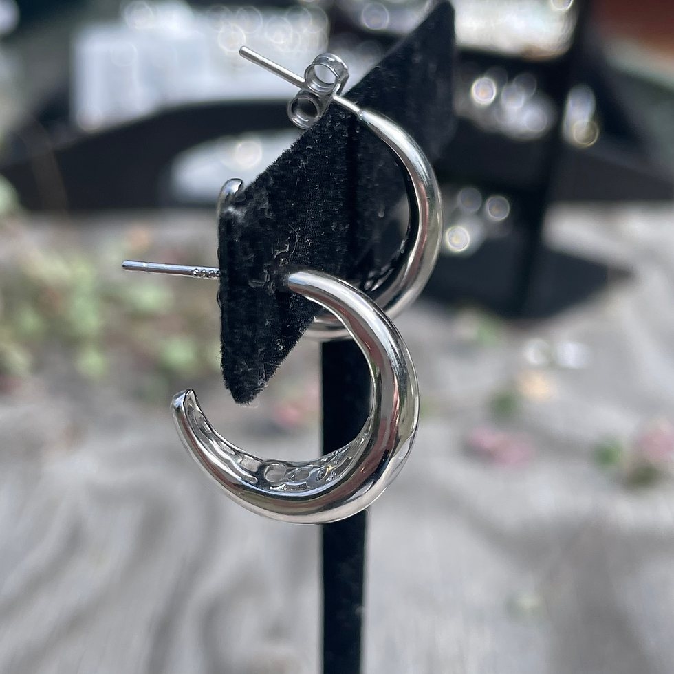Thumbnail: Tapered stud hoop