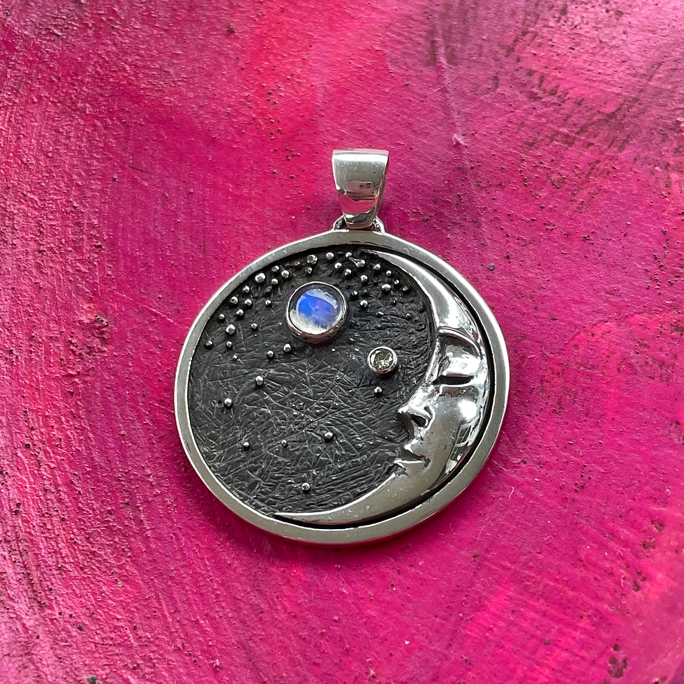 Thumbnail: Roulette 18 moon with Diamond pendant 