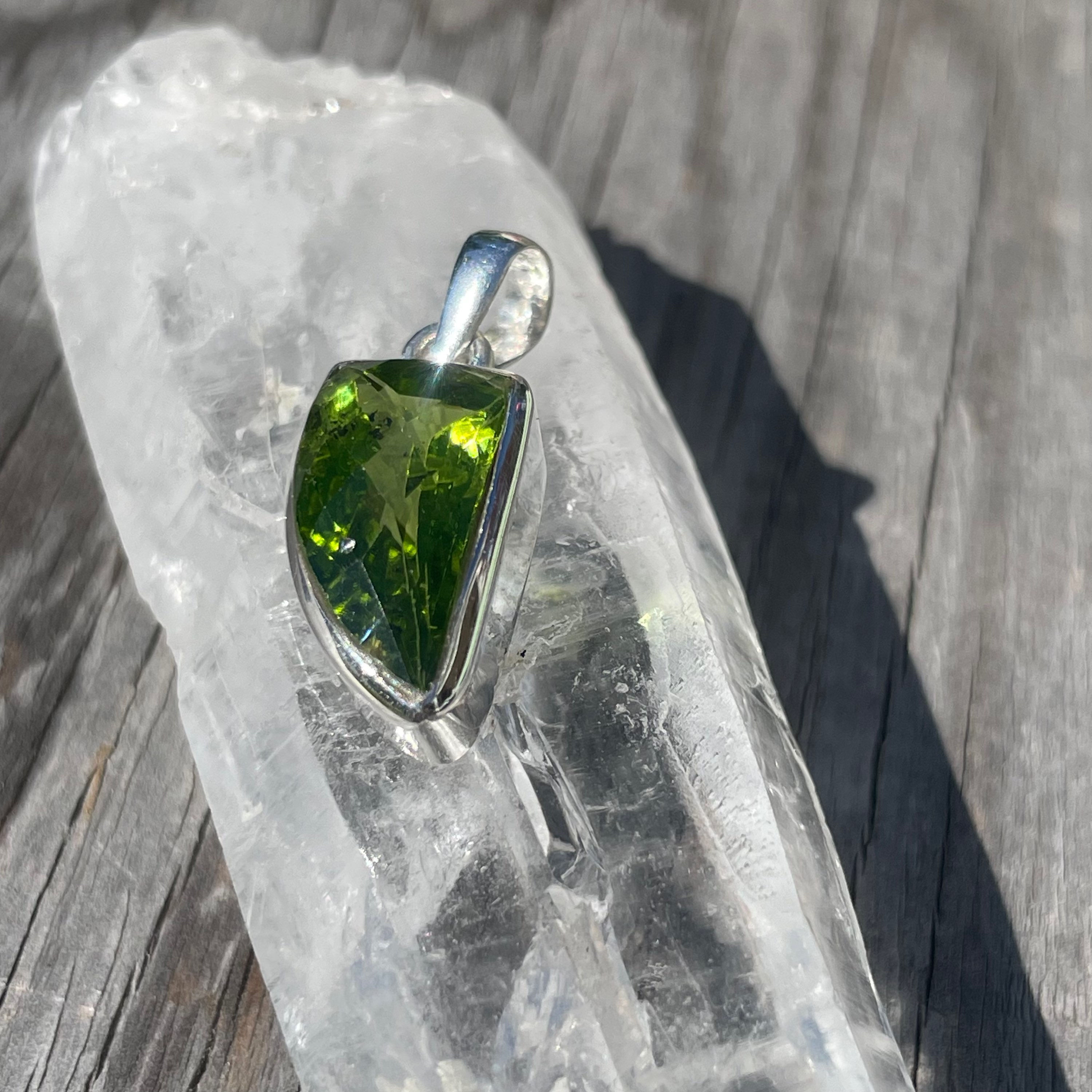 Freefrom faceted peridot pendant