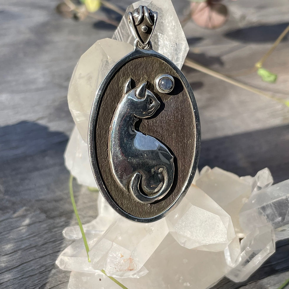 Thumbnail: Roulette 18 Cat Pendant