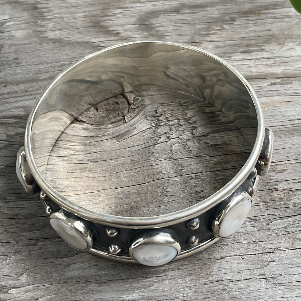 Thumbnail: Oxidized background pearl bangle