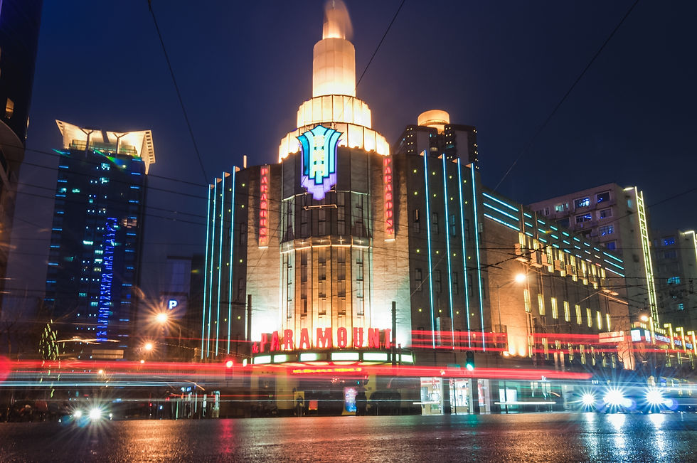 Le Paramount de nuit à Shanghai