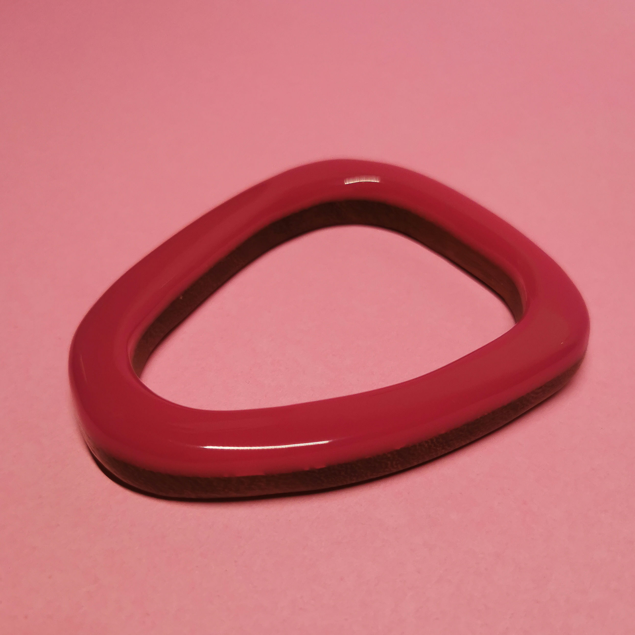 MAGENTA PEBBLE SHAPED BANGLE
