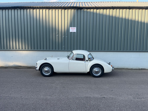 MG MGA 1600 クーペ(レッド) - テクノ 824 1961年式 MG MGA 1600 Mk-II Full Restored￼ – エステートセールス
