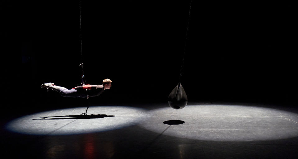 1.The ceremony of weight Copyright internationales figuren.theater.festival – Foto Erich M