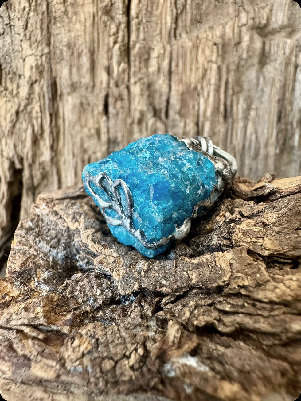 Thumbnail: APATITE PENDANT (LACEWORK)