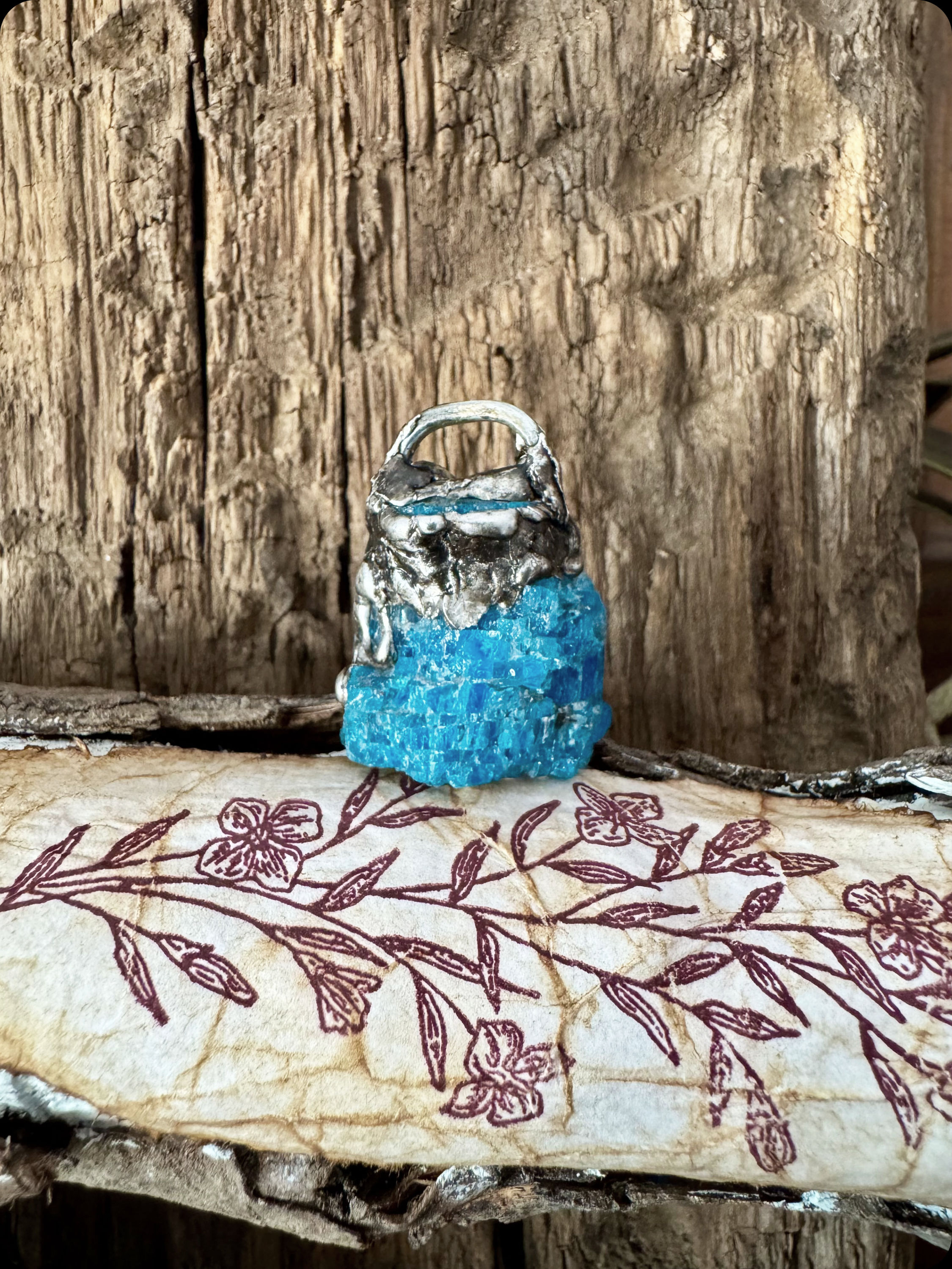 APATITE PENDANT (LACEWORK)