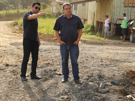 Prefeito acompanha trabalho da Secretaria de Obras