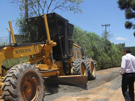 Prefeito em exercício confere melhorias nas estradas de Marcílio Dias