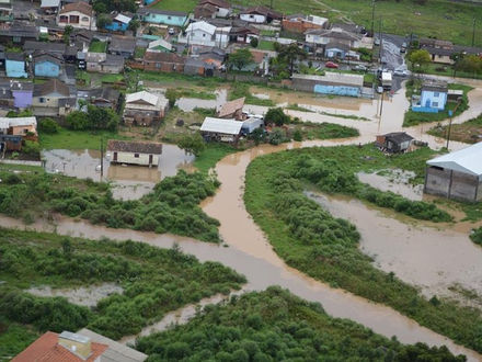 Sobe para 7,4 mil o número de afetados pelas chuvas em SC