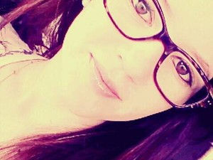 Grávida de 6 meses, jovem de 19 anos é achada morta em praia de SC