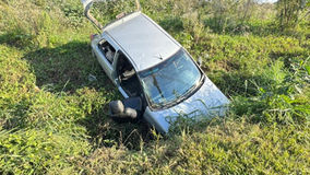 Capotamento em Três Barras mobiliza socorro; motorista foge do local