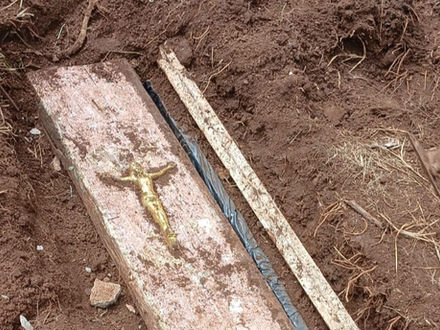 Ossada humana é encontrada enterrada em quintal de residência em Três Barras