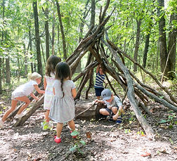 Riverfield Country Day School image of children playing in the woods