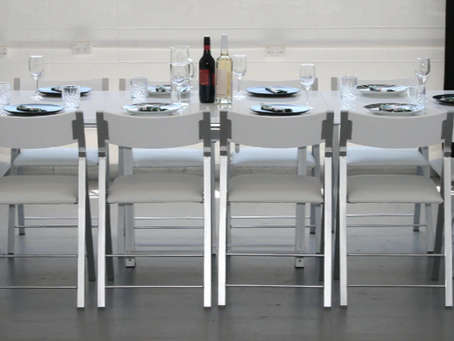From Small Gatherings to Large Dinner Parties: An Extendable Dining Table