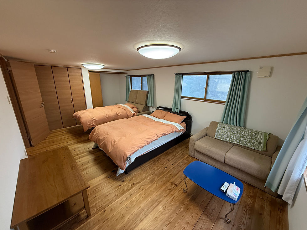 2F Peak Room (2-4 people)