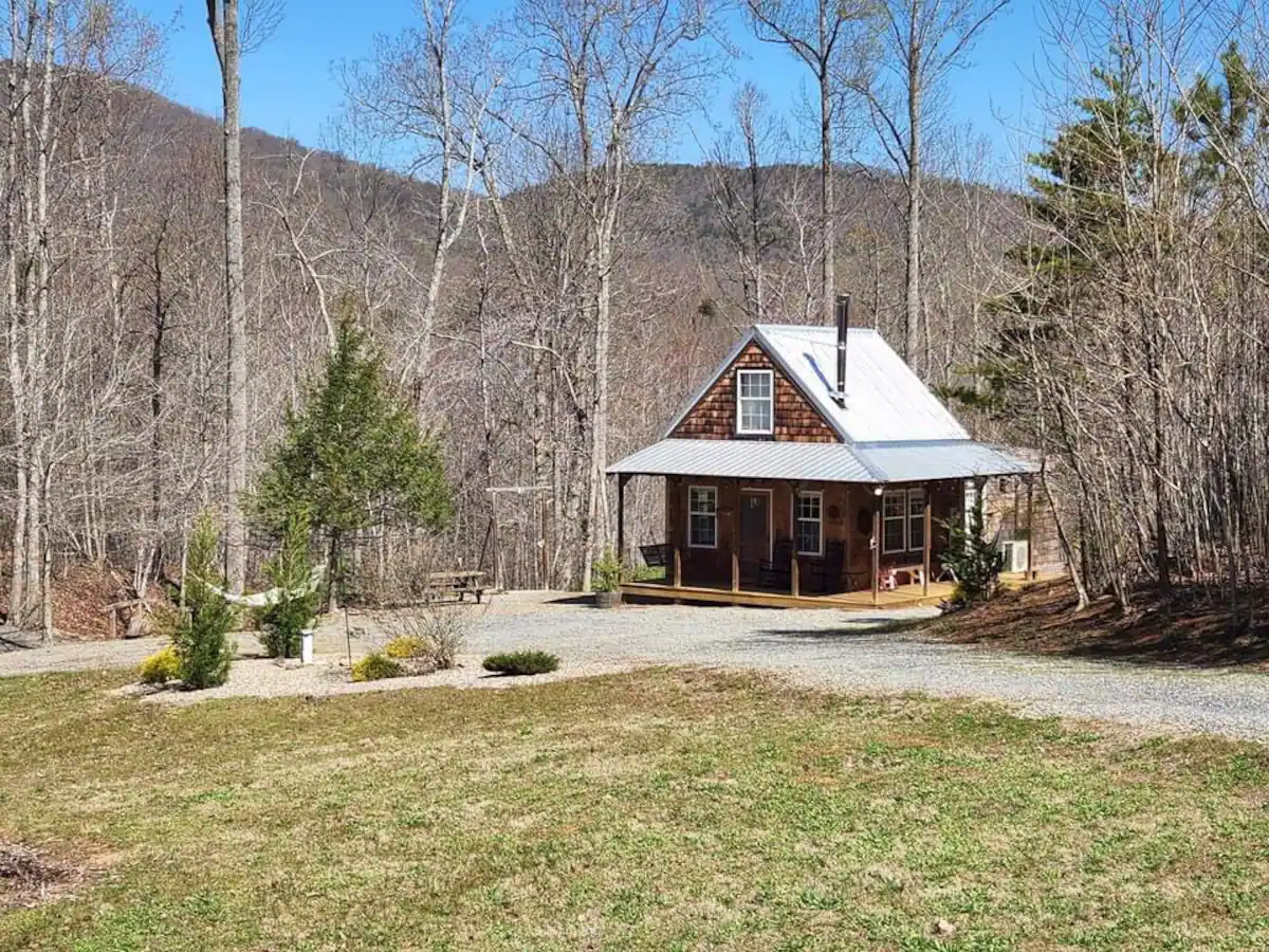 11 Airbnb Tiny House Stays to Experience Digs & Abode