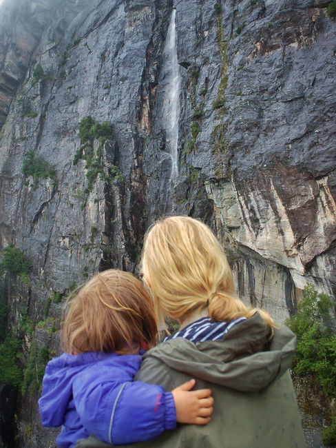 Toddler friendly fjord cruise through Osterfjord in Bergen