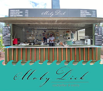 Die innovative Bar & Eatery serviert nachhaltig geführte Barkunst. Das kreative Treiben hinter dem Tresen ergänzt ein kleines, aber feines Speisenangebot mit hausgemachter Pastrami, Fish & Chips sowie Take-aways.