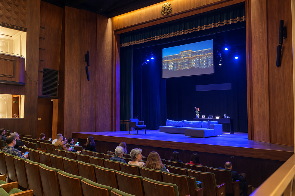 Interior do Teatro do Copa antes da apresentação da peça O Filho.