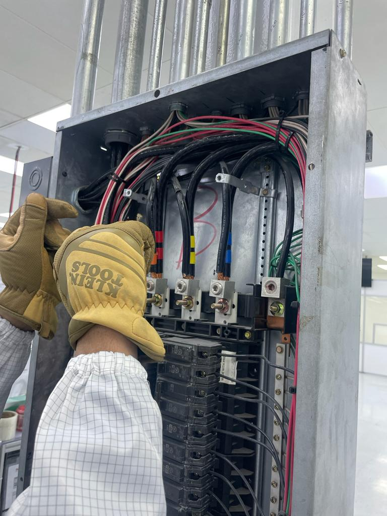 MANTENIMIENTO A TABLEROS ELECTRICOS DERIVADOS